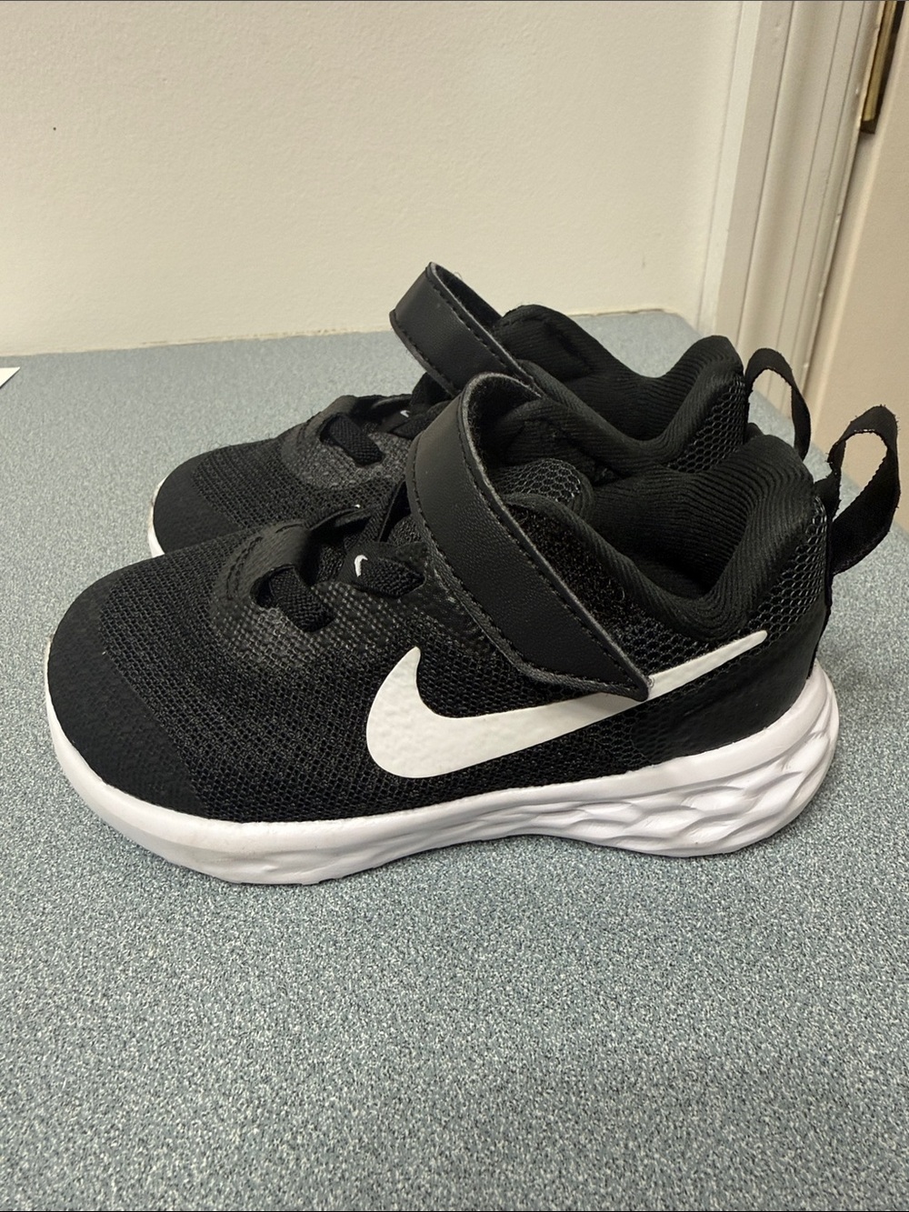 Nike 6c Black and White Sneakers